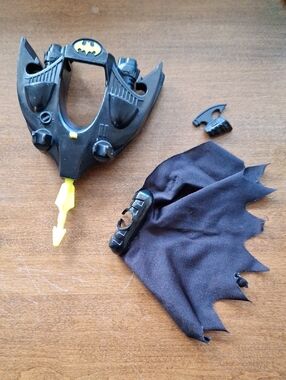 Deep Dive Batman Accessories Wristband, Batwing Floater With Weapon, Cape